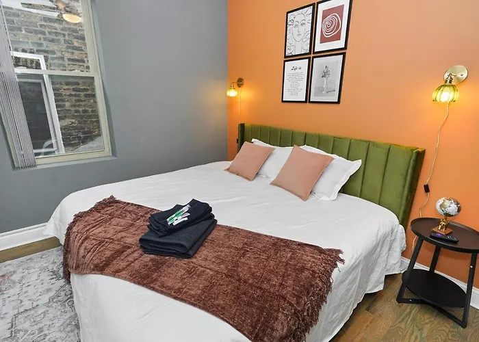 Stylish 2br Near United Center & Mrt