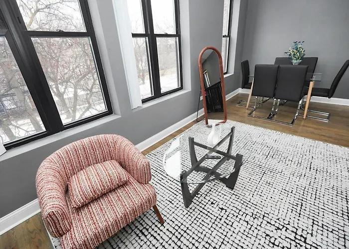 Stylish 2br Near United Center & Mrt *