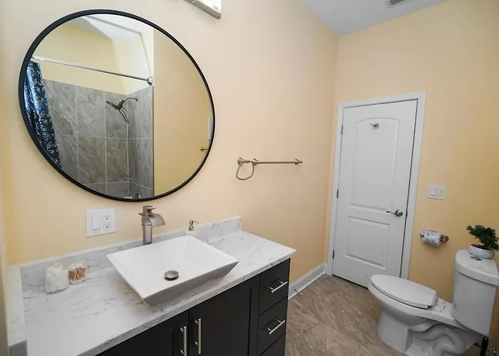Stylish 2br Near United Center & Mrt Chicago