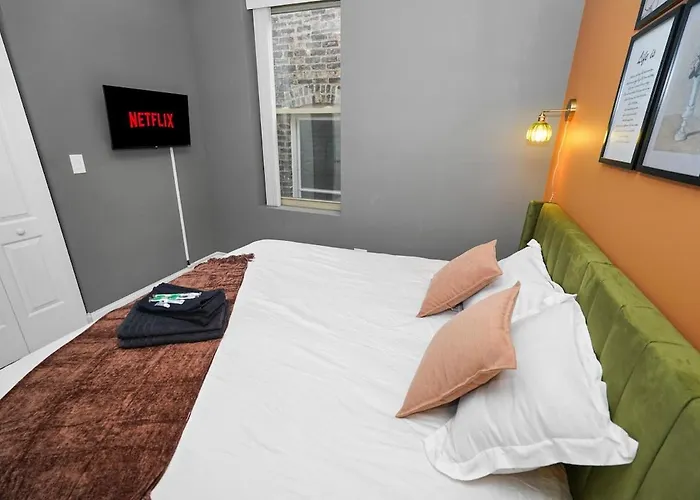 Stylish 2br Near United Center & Mrt Chicago